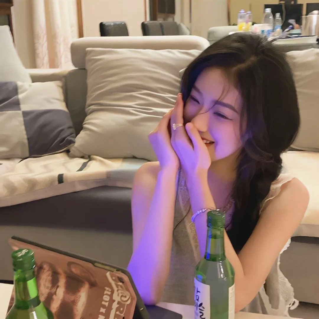 老牌影帝又出大瓜：与前任深夜同框，经纪人连夜公关，72小时